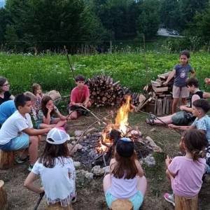 Tabor za otroke kres v inkluzivnem parku